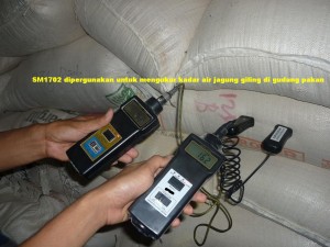 Alat ukur kadar air SM1702 pada Jagung Giling